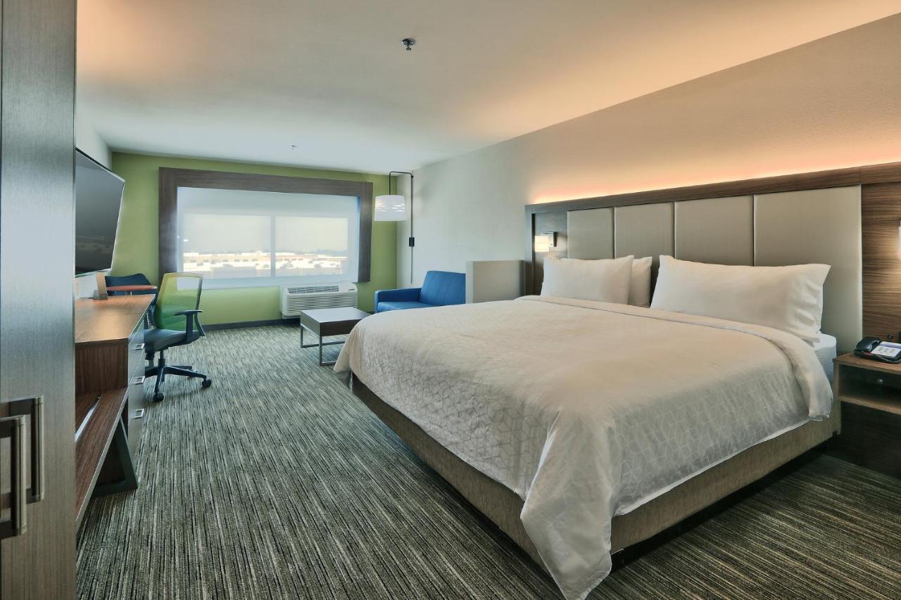 Holiday Inn Express & Suites - Albuquerque East By Ihg Exterior photo