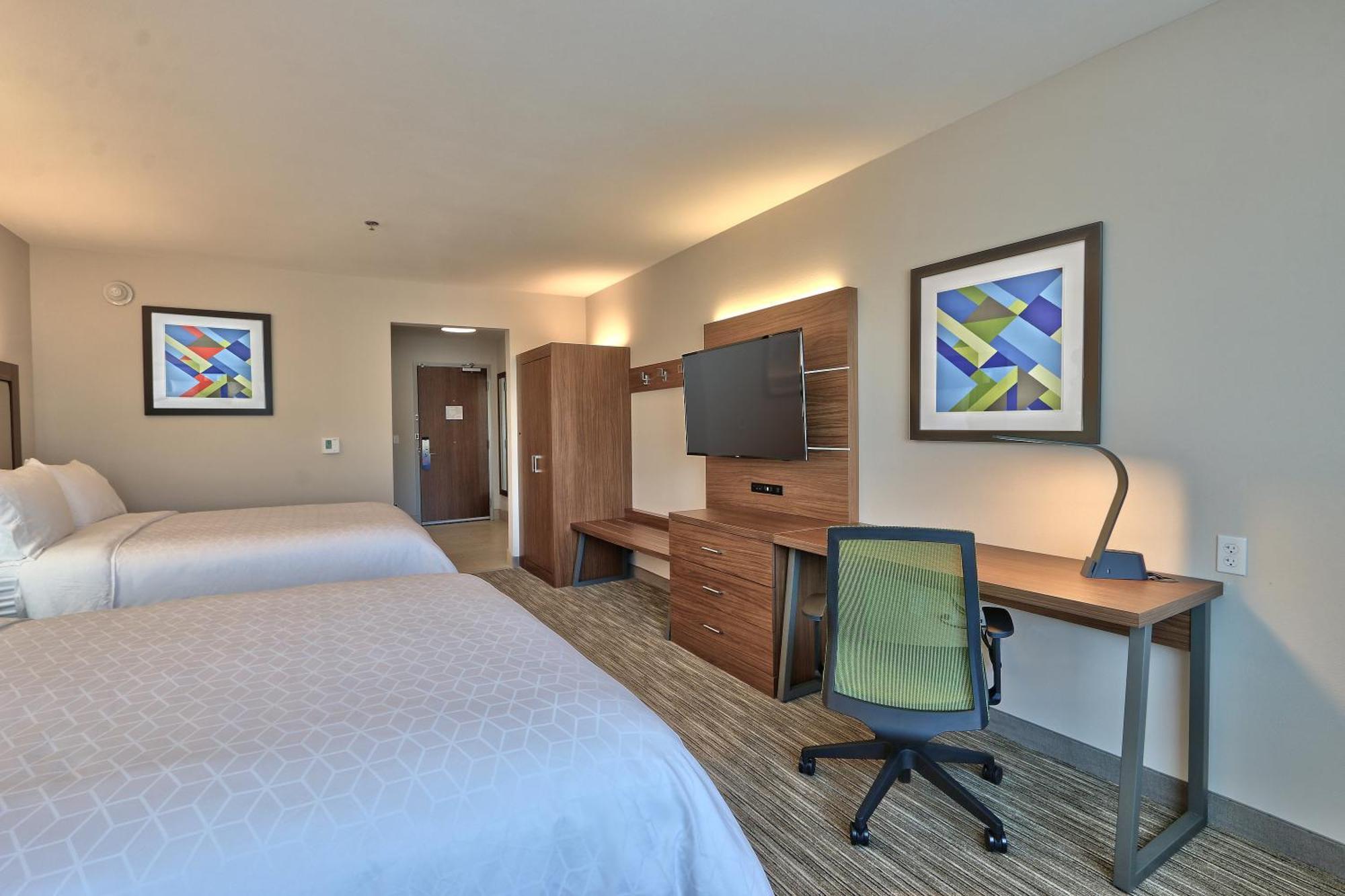 Holiday Inn Express & Suites - Albuquerque East By Ihg Exterior photo
